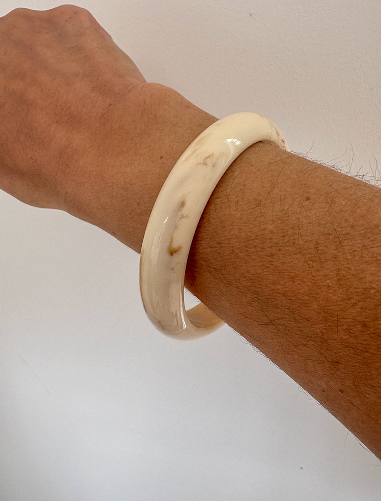 Denise resin bangle-Natural. - Image 2